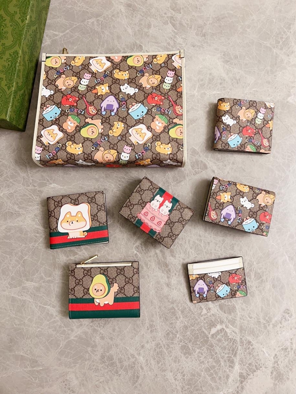 グッチ財布 レプリカ着用イメージ